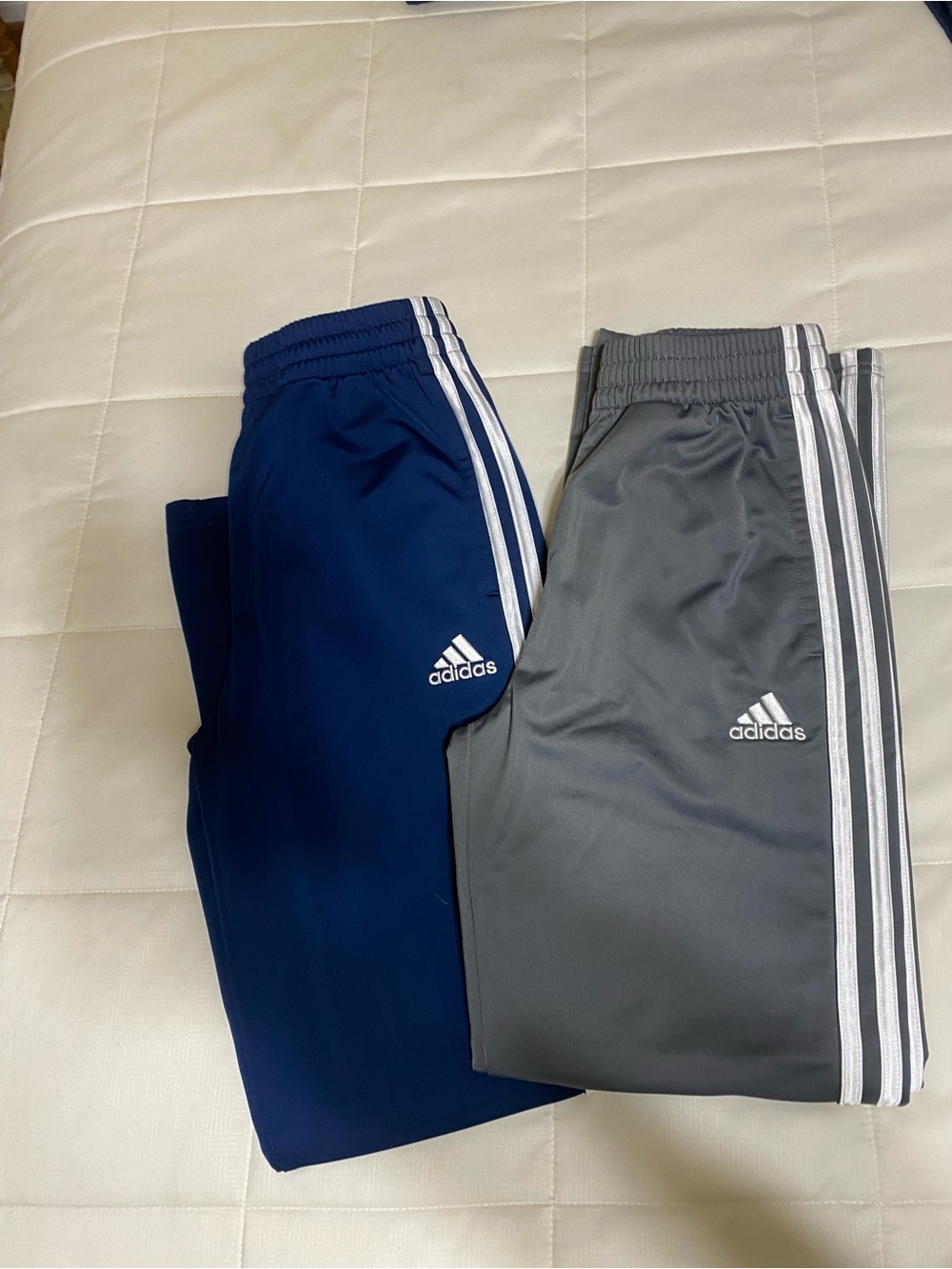 Adidas Boys track pants. Straight leg opening. Like New! Size 10/12 Medium
